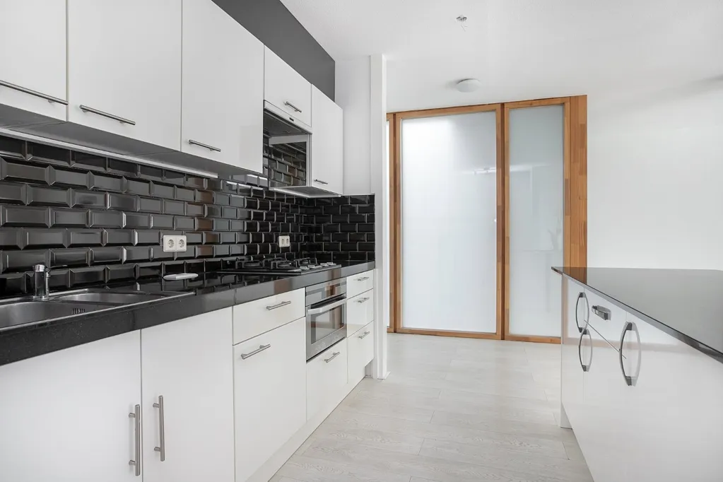 Kitchen - Stylish 3-Bedroom Apartment in Hoofddorp