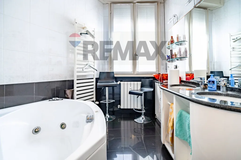 Vannitoad - Liberty Style Apartment with Historic Elevator in Milan
