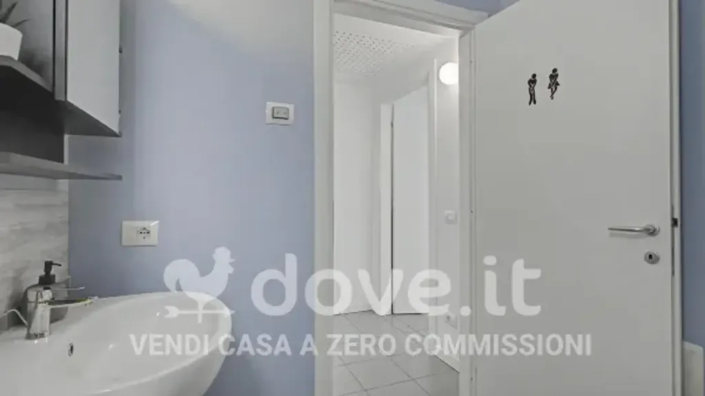 Bathrooms - Modern Apartment with Balcony in Milan
