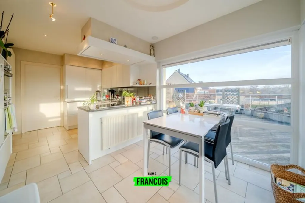 Salle à manger - Appartement avec Terrasse Spacieuse à Boezinge
