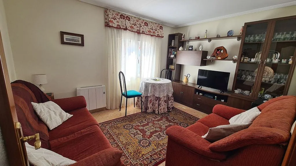Elutuba - Bright 2-Bedroom Flat in Zona Pinilla