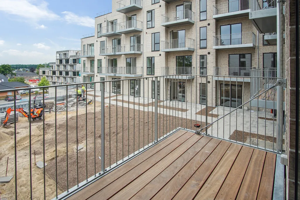 Balcon - 2-Bed Flat with Transport Links in Vallensbæk