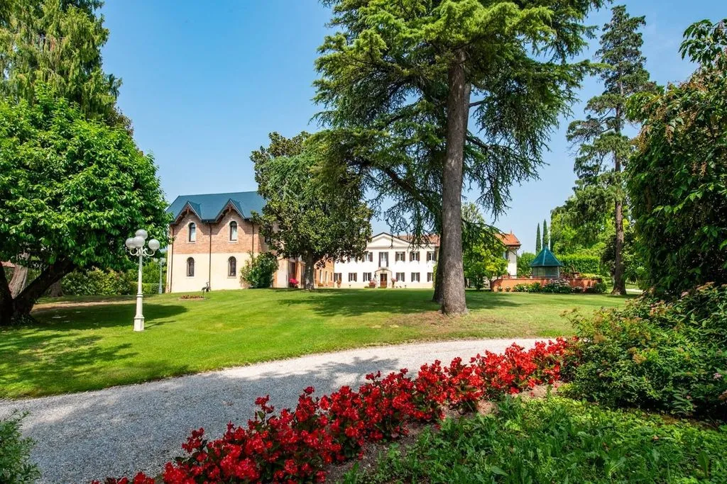 Jardin - Historic Villa with Panoramic Pool in Vittorio Veneto