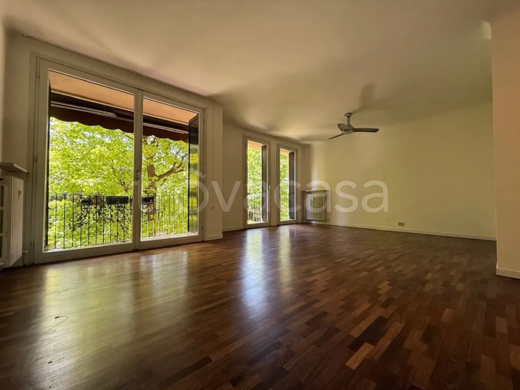 Soggiorno - Luxury Apartment with Pool in Lecco