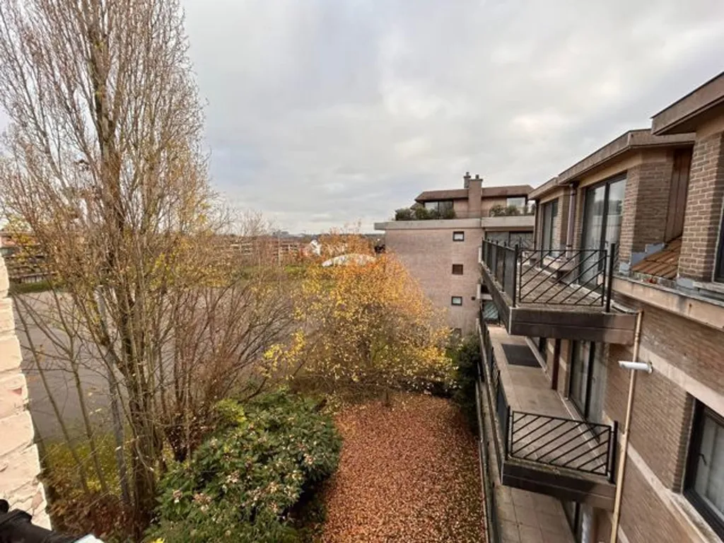 Rõdu - Spacious Apartment with Terrace in Woluwe-Saint-Lambert