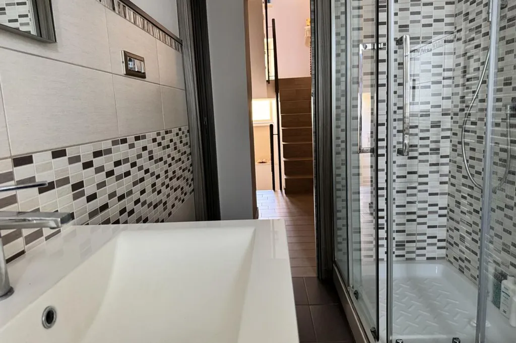 Salles de bain - Rear-Access Semi-Detached House with Mountain View in Itri
