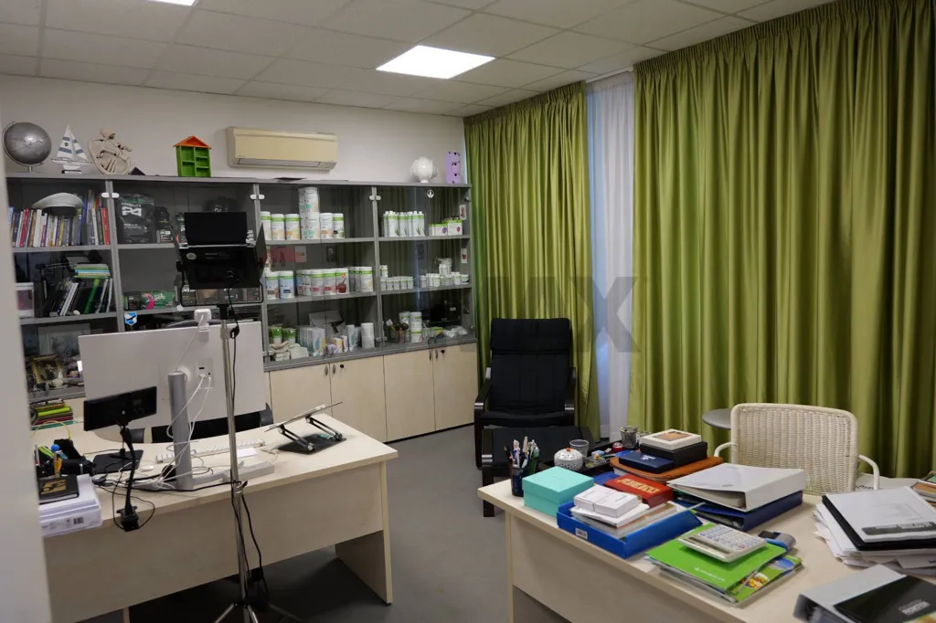 Office - Professional Space with Parking in Rovereta