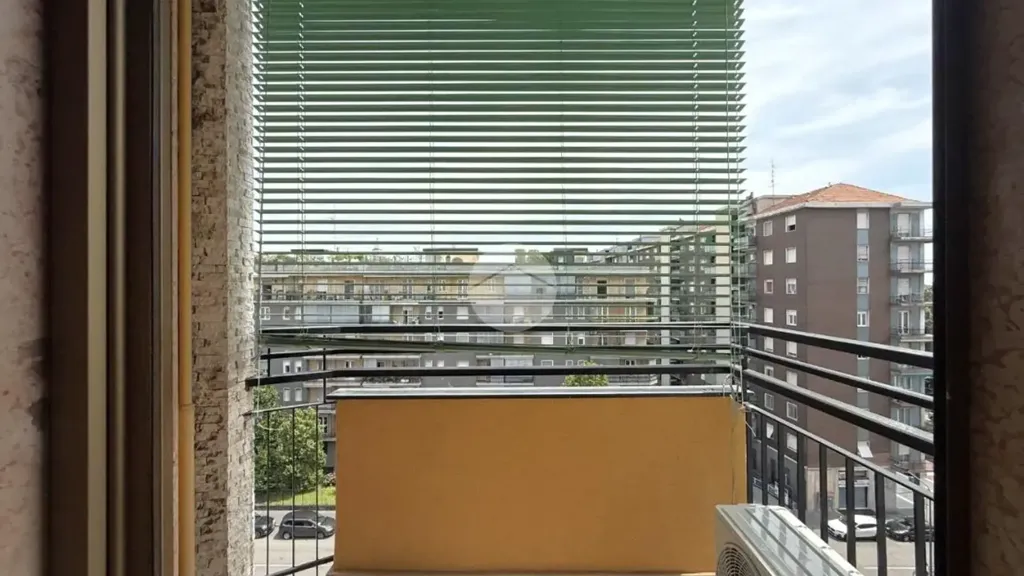 Rõdu - Rented Flat with Balcony in Milan