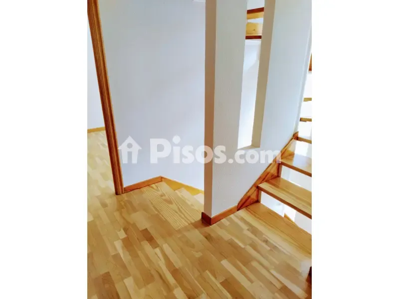 Pièces - Duplex with Balcony and Garage in Calle Lodum