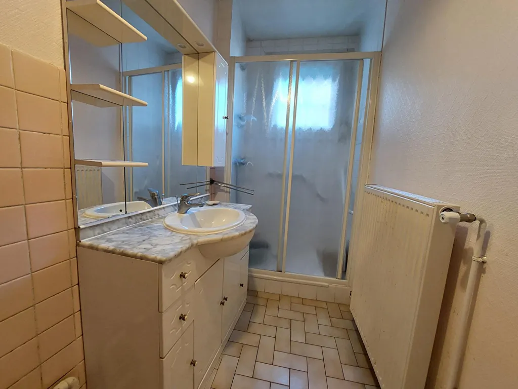 Vannitoad - 3-Bedroom Apartment with Private Garage in Eu