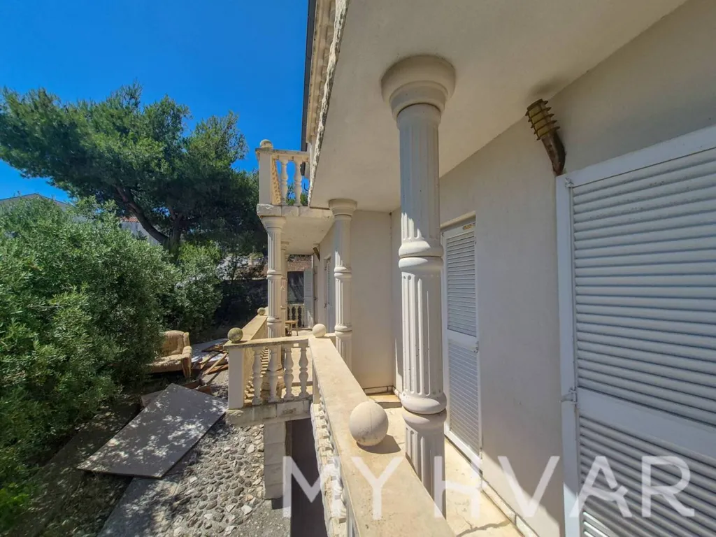 Terrasse - Family House with Seafront in Jelsa