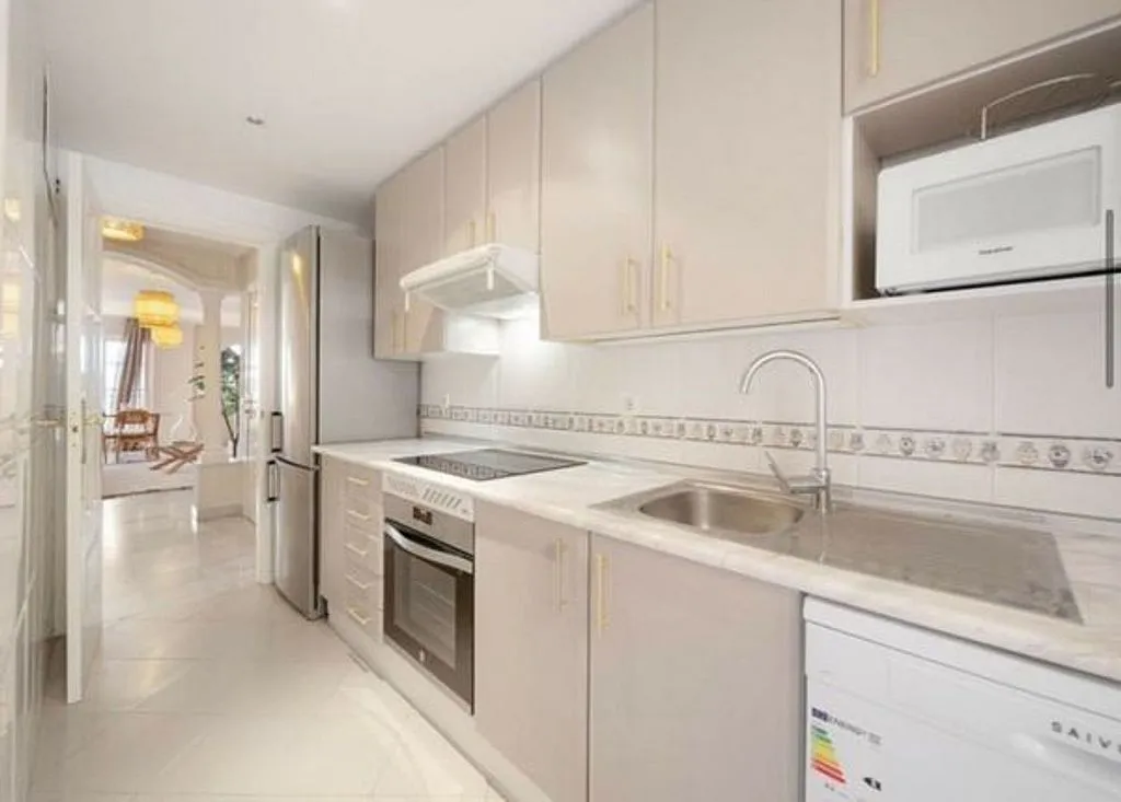 Cuisine - Apartment with Pool in Nueva Andalucía Centre
