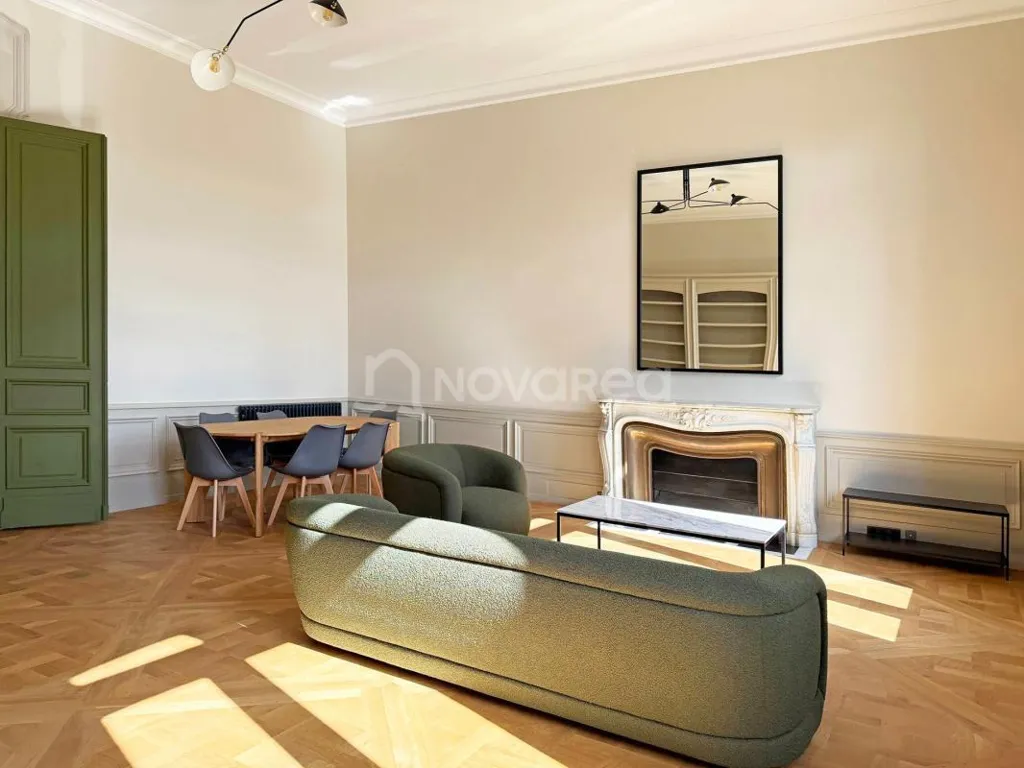 Séjour - Appartement Rénové avec Vue sur les Pyrénées à Pau