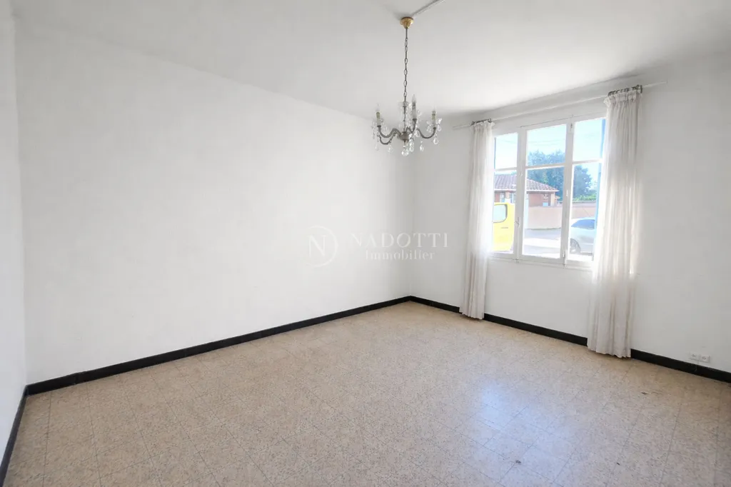 Rooms - Villa with Terrace in Quiet District