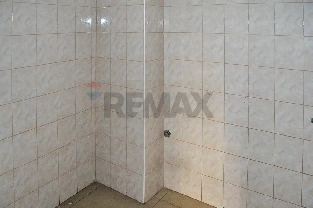 Salles de bain - Shop with Double Frontage in Catania's Borgo