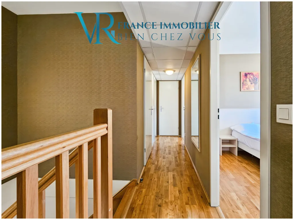 Entrée - Duplex Meublé avec Terrasse et Parking à Proximité du Lac