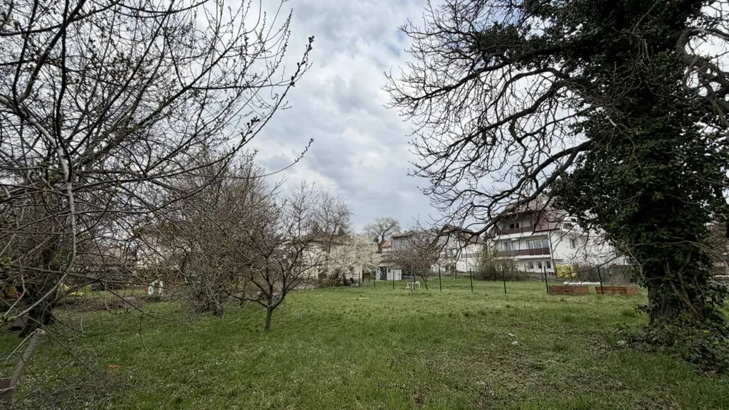 Garden - Residential Plot with Garden Views in Szentendre