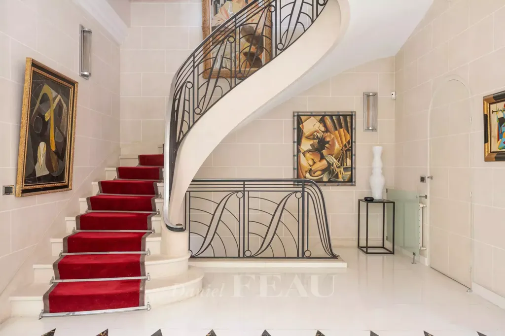 Toad - Mansion with Swimming Pool in Neuilly-sur-Seine