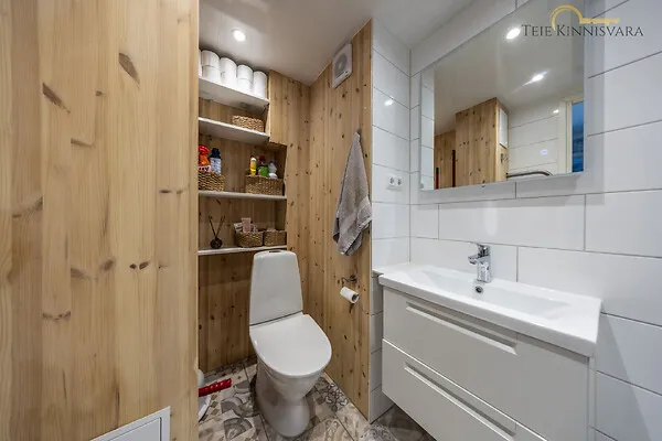 Salles de bain - Partially Renovated Flat with Balcony in Lasnamäe