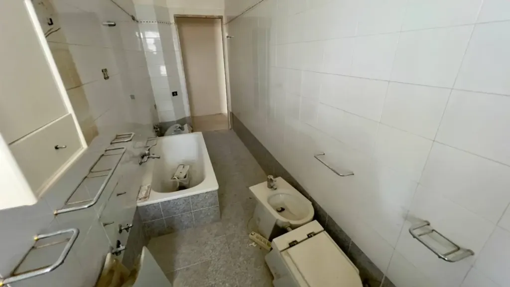 Vannitoad - Rearranged Apartment with Balcony in Fabriano