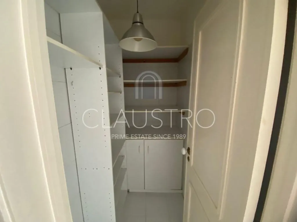Toad - Luxury Flat with Parking in Lapa, Lisbon