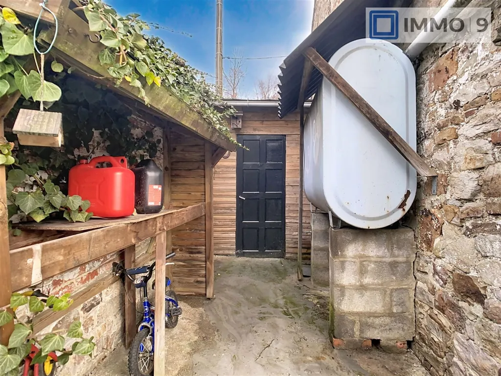 Aed - Restoration-Ready House with Garden in Andenne