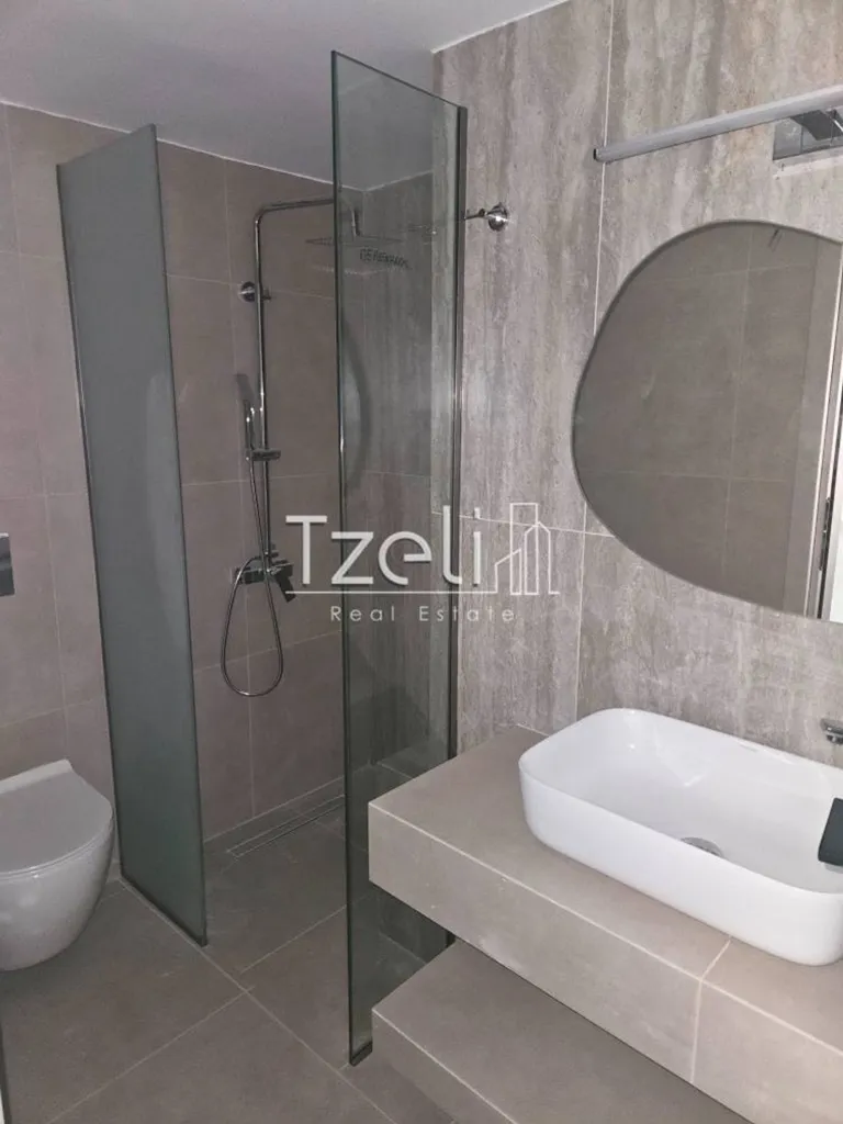 Vannitoad - Apartment with Balcony in Patras