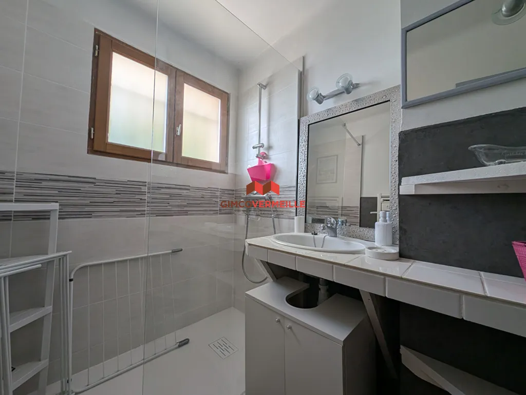 Vannitoad - 3-Bedroom Apartment with Balcony in La Malmaison
