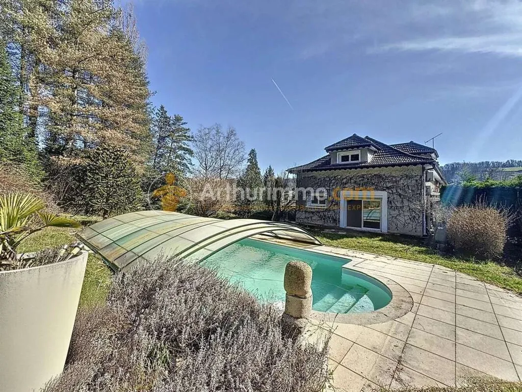 Piscine - Maison 8 pièces à Les Eparres