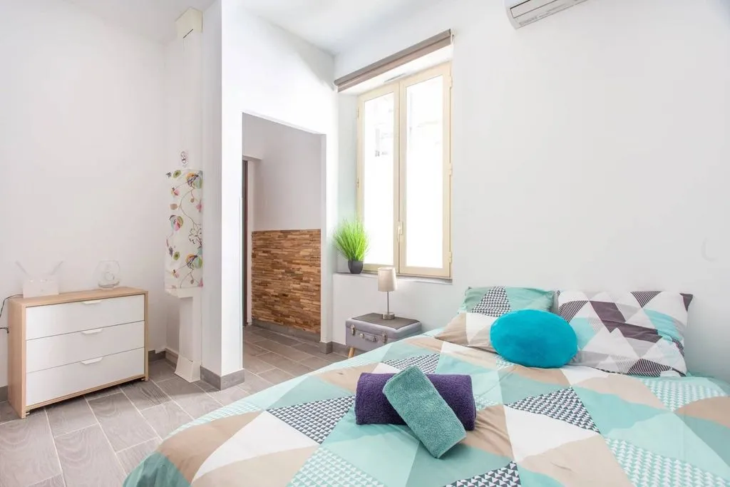 Chambres - Ensemble d'Appartements Rénovés à Antibes