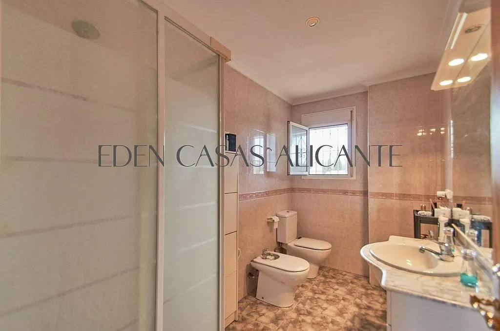 Vannitoad - Classic Chalet with Pool in Mutxamel