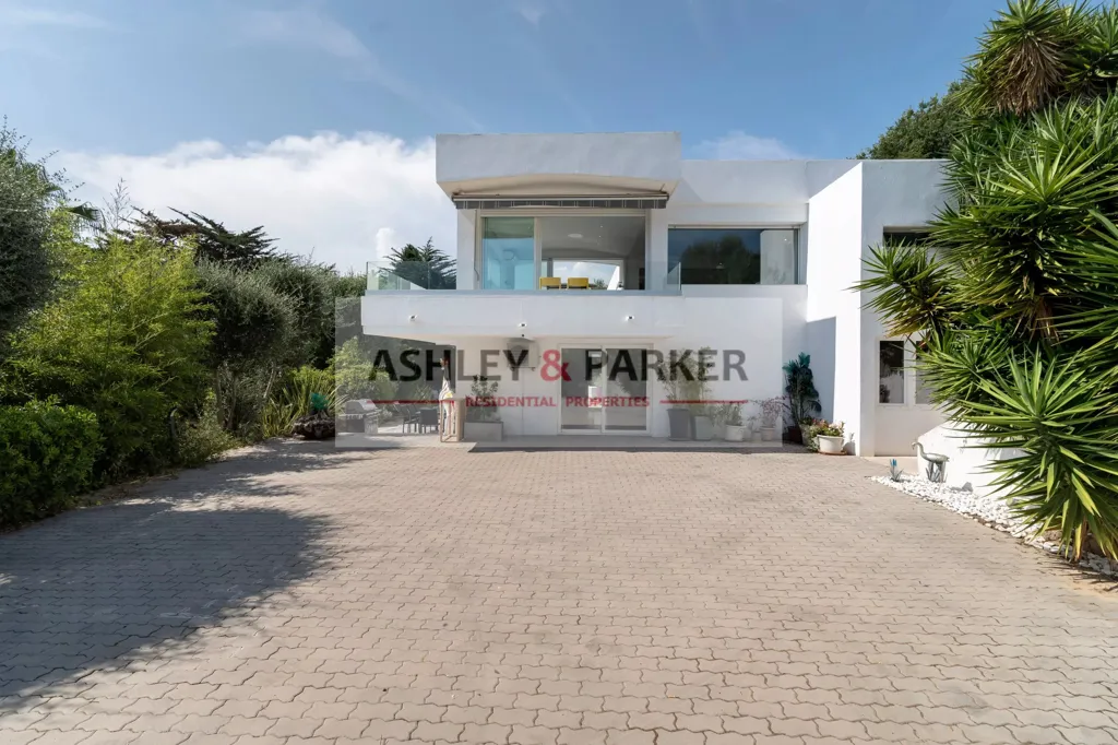 Exterior - Contemporary Villa with Sea View in Le Cannet