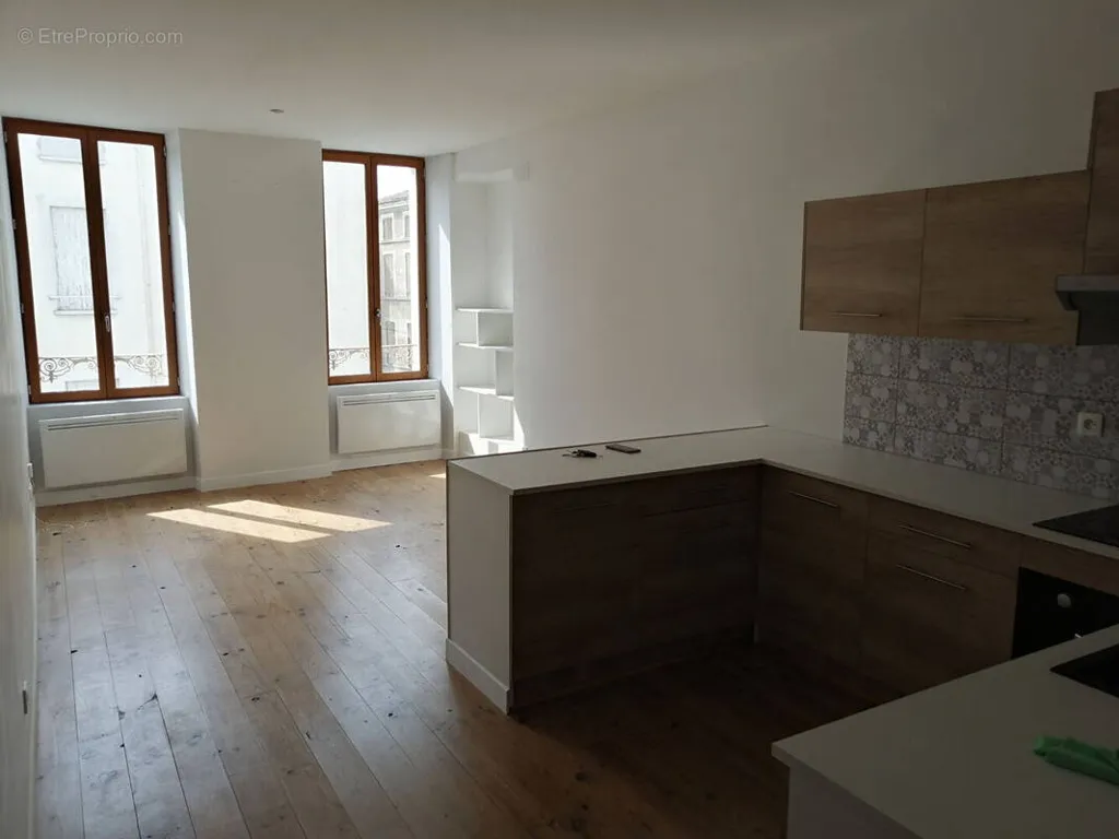Cuisine - Immeuble Rénové avec Commerces à Villeneuve-sur-Lot