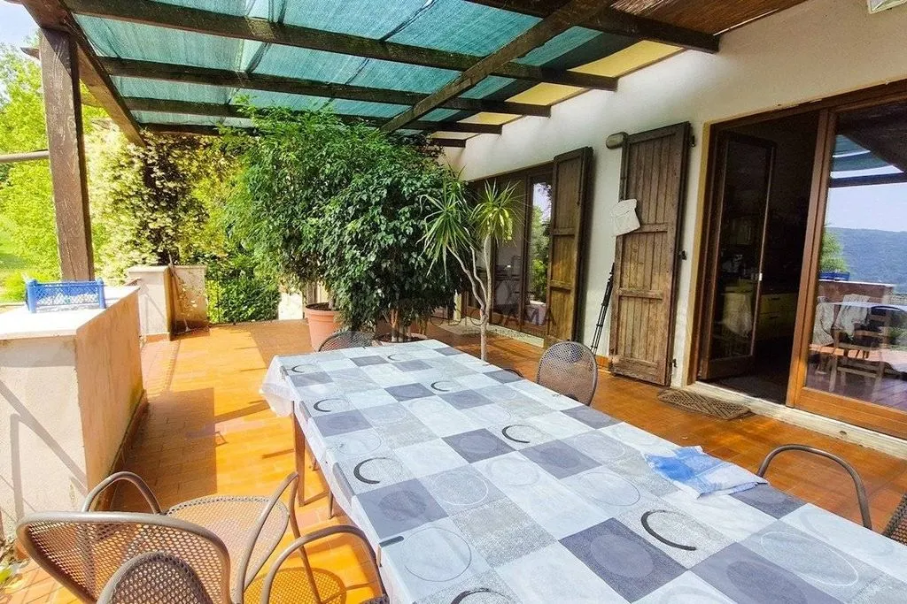 Terrazza - Villa with Extensive Land in Collebeato