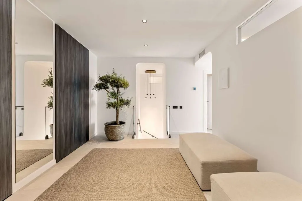 Entrée - Contemporary Duplex with Sea View in Marbella