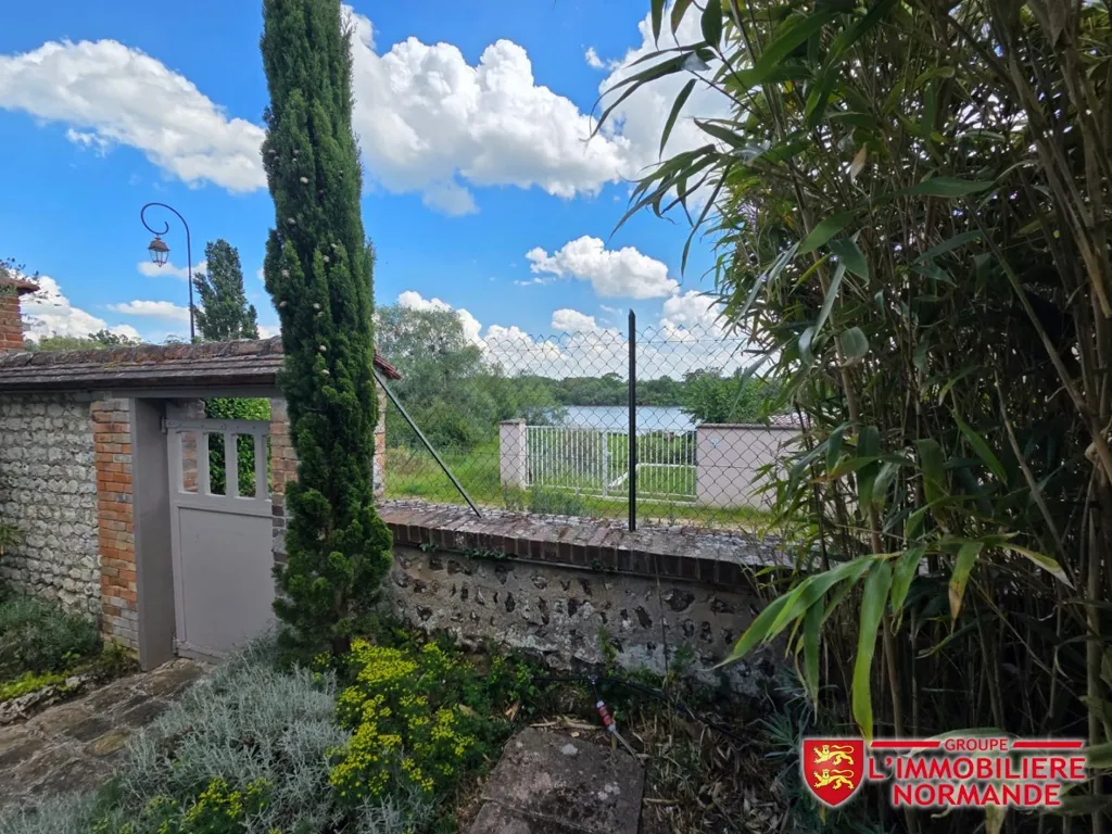 Aed - House with Seine View in Quiet Location