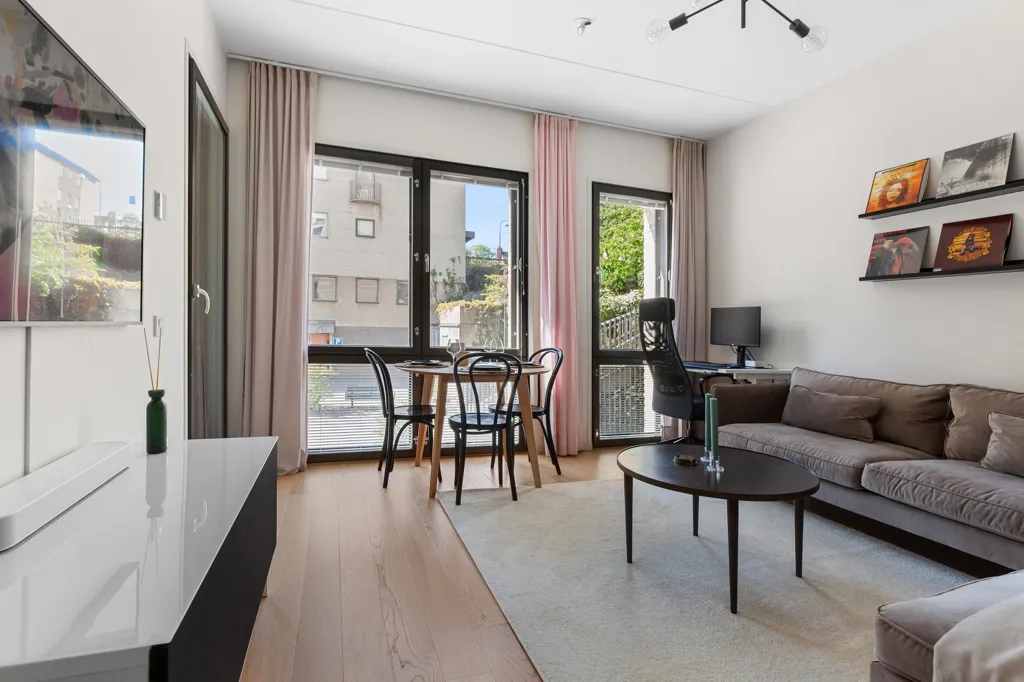 Soggiorno - Modern 2-Bedroom with West Balcony in Brf Arkaden
