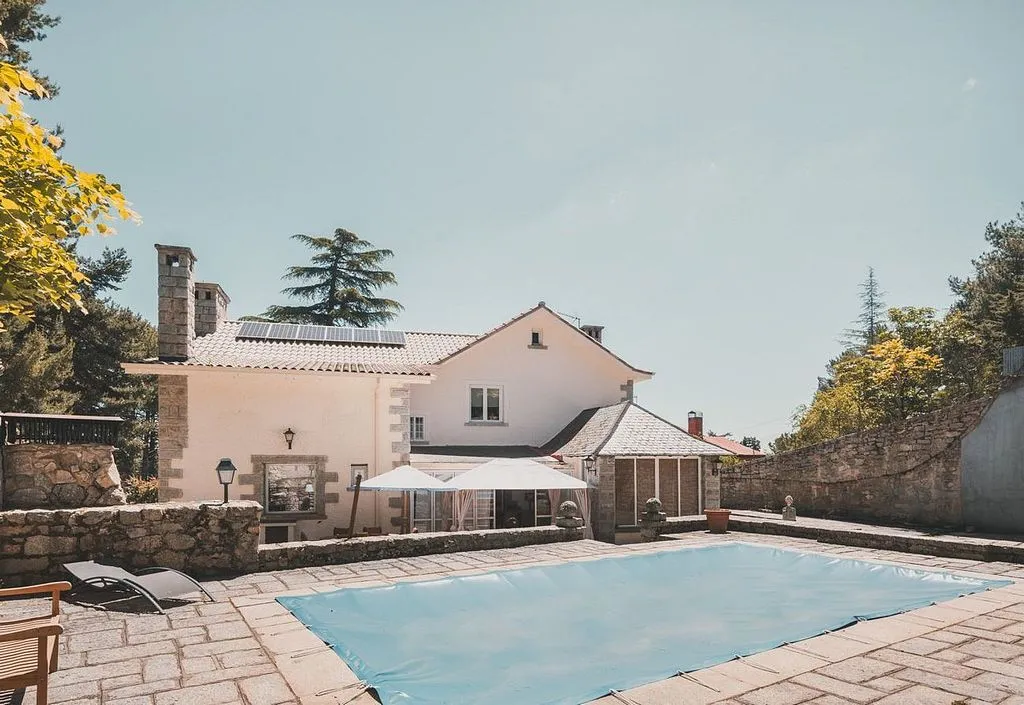 Bassein - Chalet with Pool and Terrace in Navacerrada