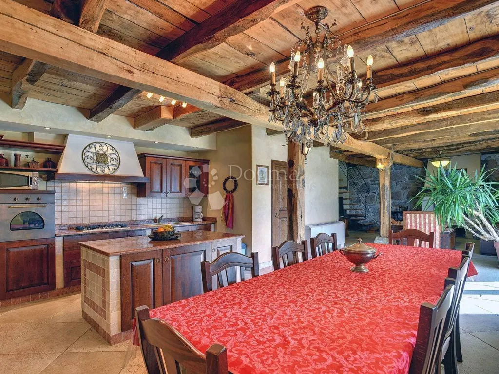 Salle à manger - Historic Stone House with Pool in Lupoglav