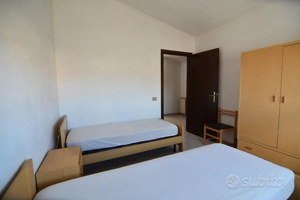 Chambres - Spacious Apartment with Triple Exposure in Macomer