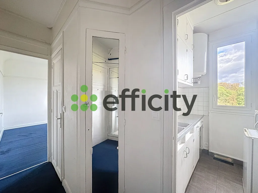 Esik - Studio with South-West View in Vanves