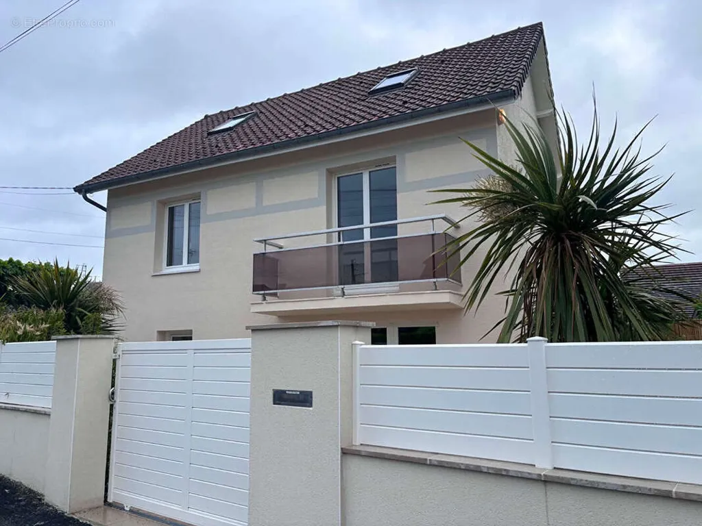 Extérieur - Villa Rénovée avec Piscine à Ouistreham