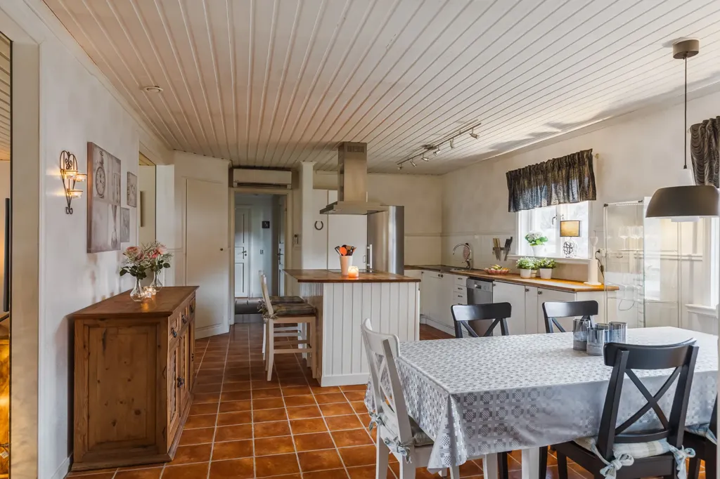 Salle à manger - One-Storey Villa with Garden in Valö