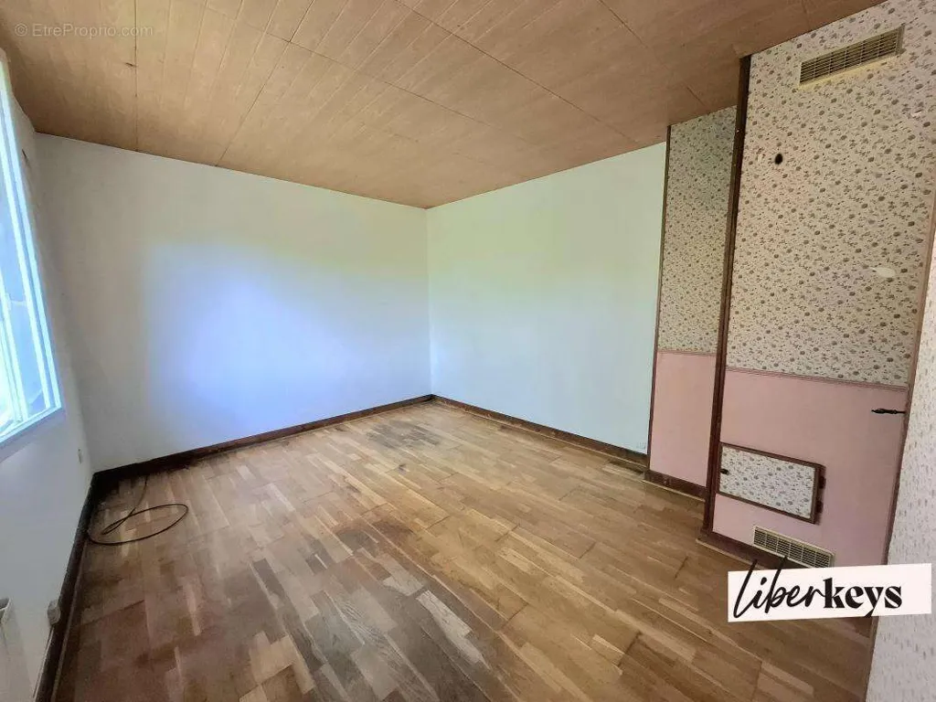Pièces - Maison Lumineuse à Sainte-Mesme, Proche Dourdan