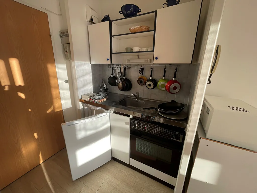 Cuisine - Studio Meublé avec Parking à Brest