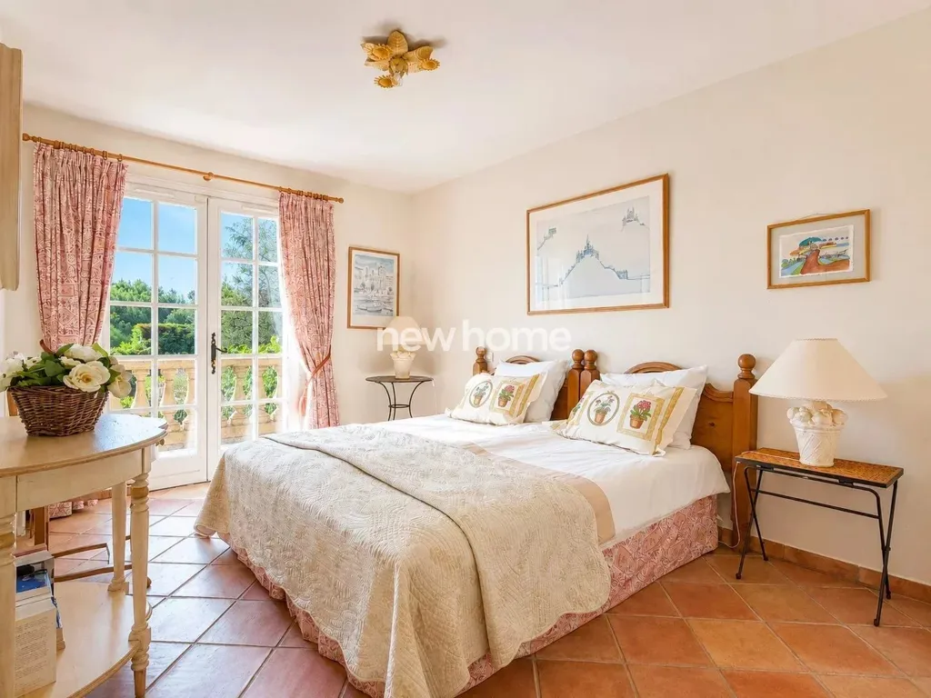 Chambres - Villa avec Piscine Chauffée à Valbonne