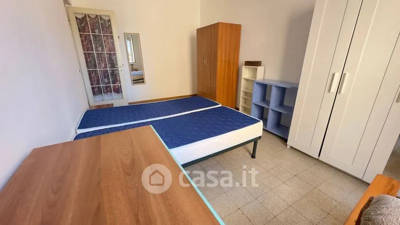 Chambres - Four-Bedroom Apartment with High Ceilings in Parma