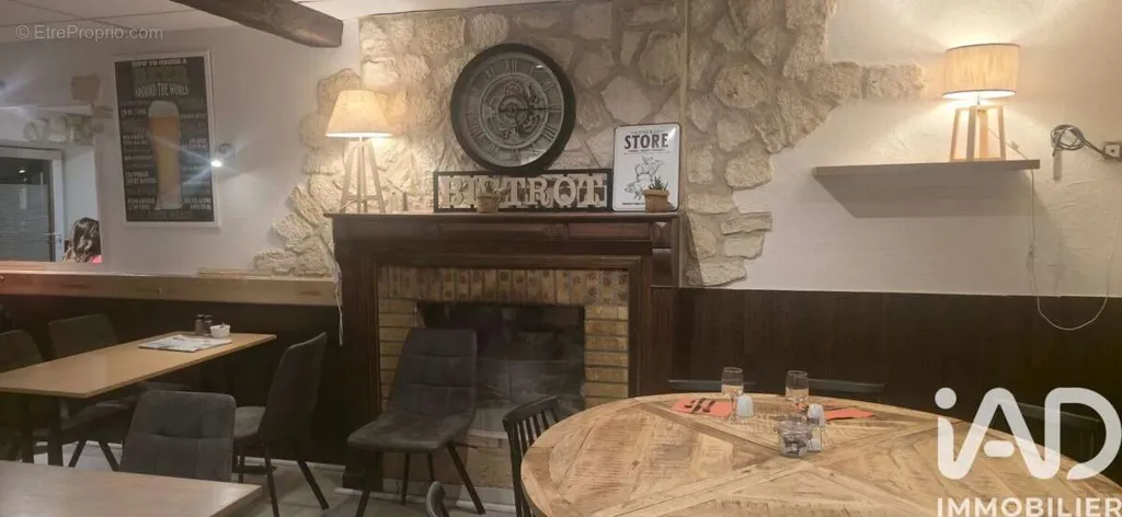 Ärihoone asukohas Moreac