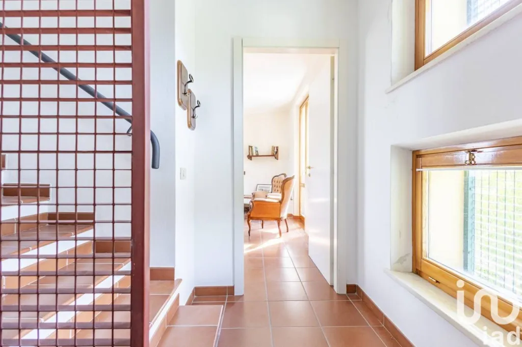 Esik - Spacious House with Balcony in Serra Sant'Abbondio
