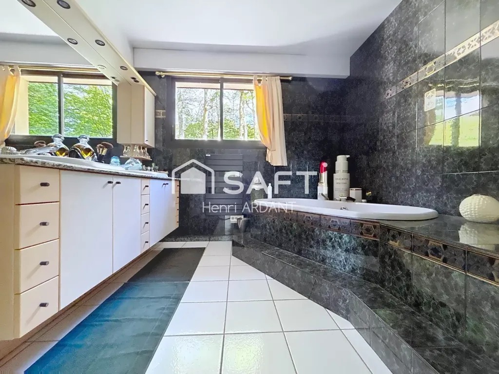Salles de bain - Maison d'Architecte avec Piscine à Ambazac